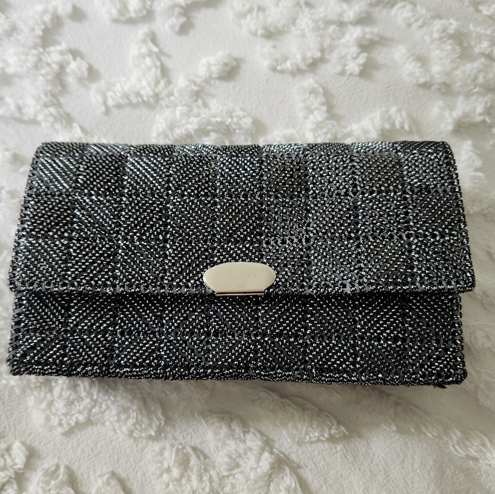 Gray Sparkle Snap Close Clutch.  Great pattern.  8 x 4.5 x 2